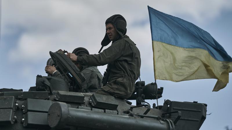 Ukraiņu karavīrs frontē