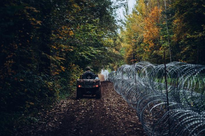 Dzeloņstiepļu žoga būvniecība uz Latvijas robežas ar Baltkrieviju/Latvijas Armija