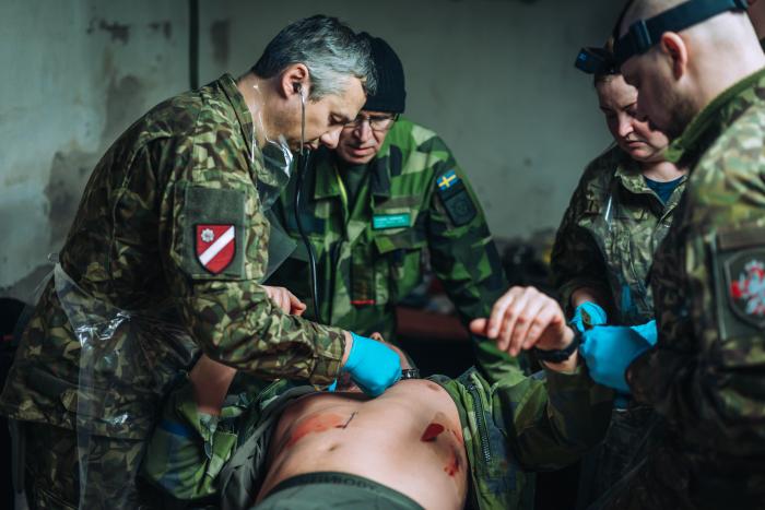 Latvijas mediķi Zviedrijā apgūst augstas mobilitātes medicīnas vienību apmācību