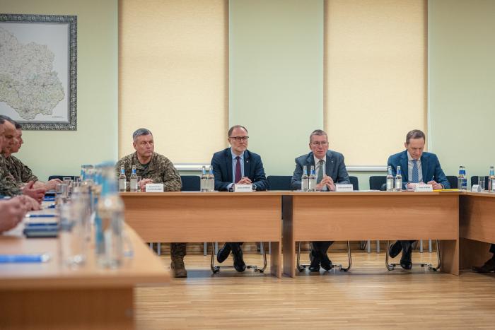 Valsts prezidents un aizsardzības ministrs reģionālajā vizītē apmeklē Rēzekni