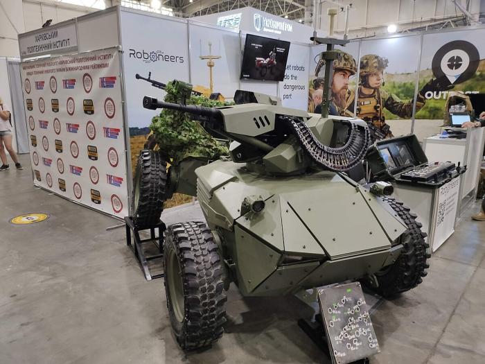 Uzņēmuma "Roboneers" radītais automatizēta pašgājēja ložmetēja prototips