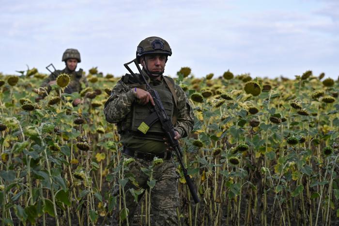 Ukrainas karavīri netālu no Pokrovskas