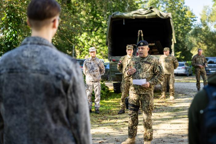 Virsseržants uzrunā rezervistus