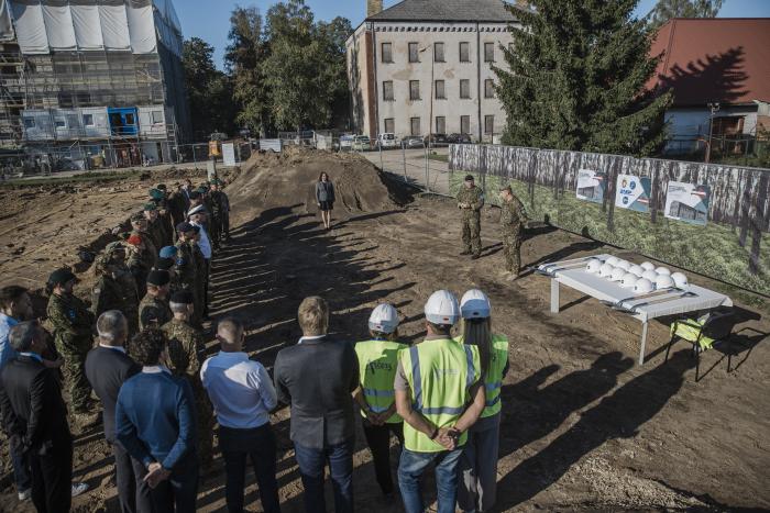 Bilde ar klātesošajiem viesiem