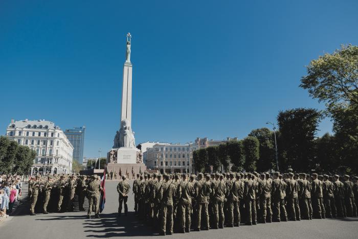 VAD karavīru zvērests pie Brīvības pieminekļa