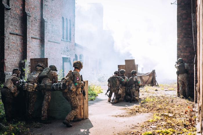 "Cordon and search" operācija Liepājas bijušajā linoleja rūpnīcā