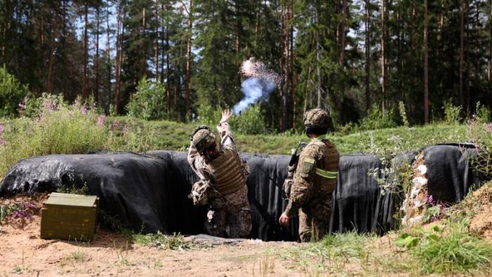 Kaujas granātas izmešana rezervstu militārās pamatapmācības kursā