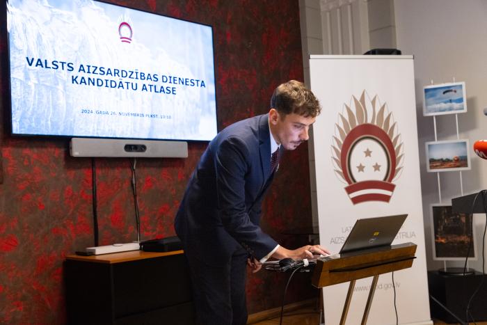 Kristers Grauze veic atlasi