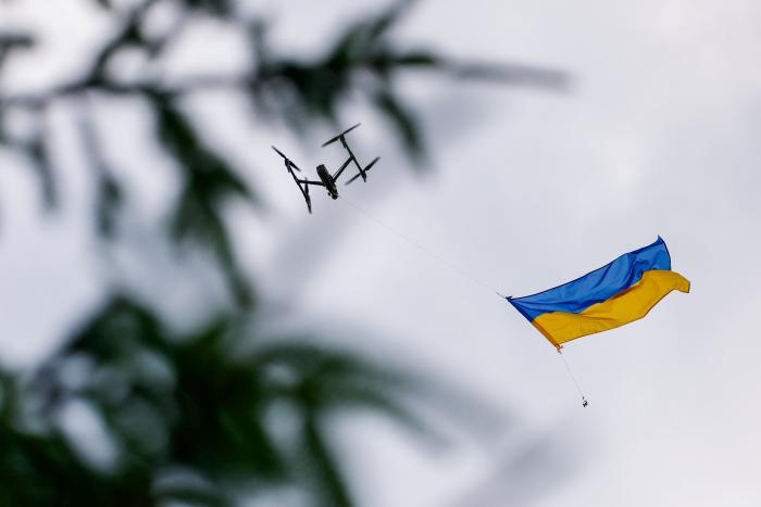 Drons ar Ukrainas karogu jaunajā Sēlijas dronu poligonā