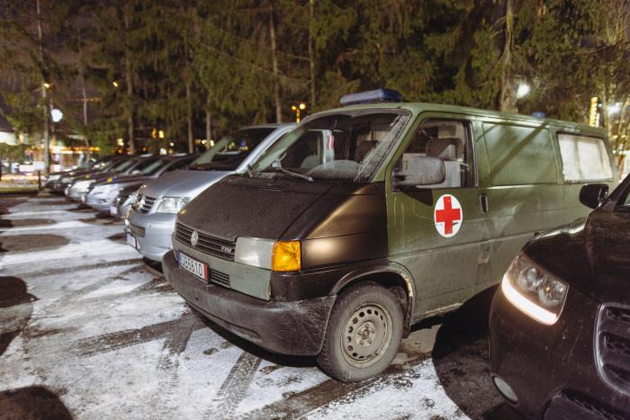 Mašīnas ar ziedojumiem