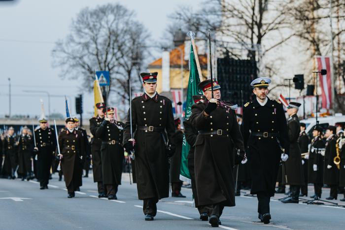 Latvijas Republikas proklamēšanas 104. gadadienai veltīta Latvijas un tās sabiedroto bruņoto spēku, Iekšlietu ministrijas pakļautības iestāžu un Jaunsardzes vienību militārā parāde. Foto: Armīns Janiks (Aizsardzības ministrija)