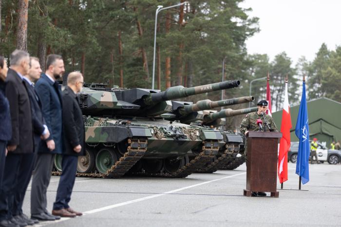 Militārajā bāzē “Ādaži” aizsardzības ministrs Andris Sprūds tiekas ar Polijas aizsardzības ministru Vladislavu Kosinjaku-Kamišu