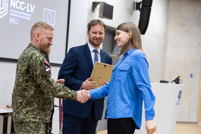 Jauniete tiek apbalvota