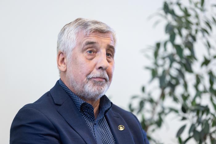 Valmieras Pārgaujas Valsts ģimnāzijas direktors Juris Mūrnieks / Gatis Dieziņš / Aizsardzības ministrija