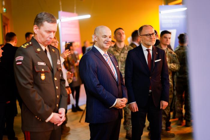 Kara muzeja izstāde "Ziņojums sekos"