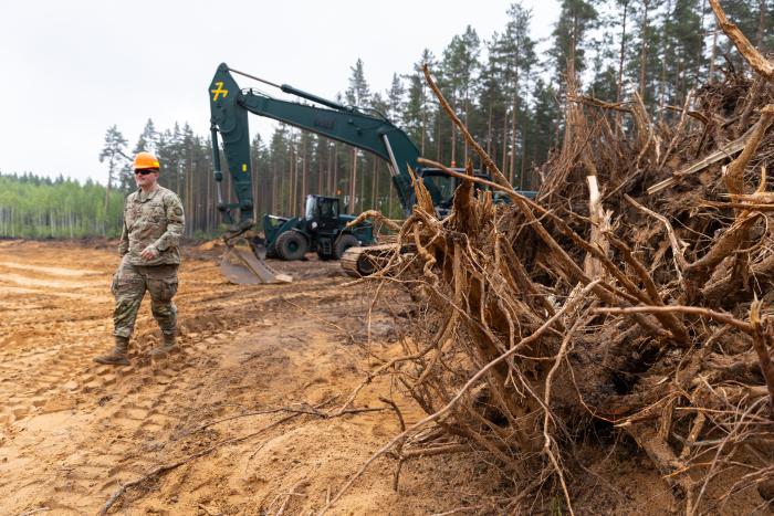 Karavīrs pie saknēm