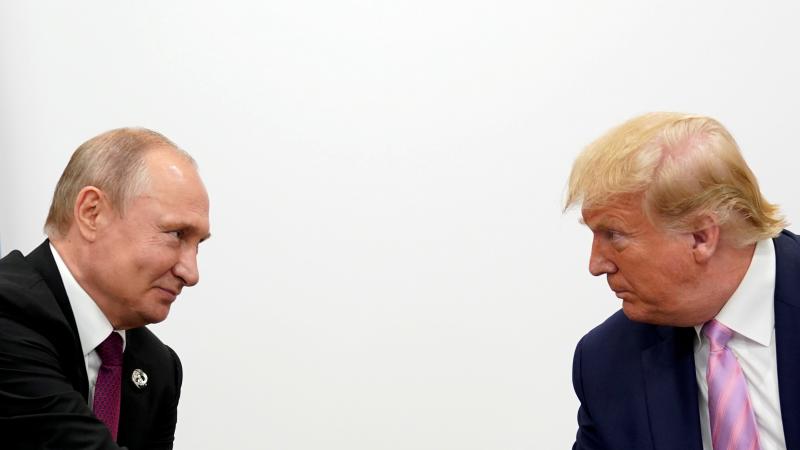 Krievijas autoritārais prezidents Vladimirs Putins kopā ar ASV bijušo prezidentu Donaldu Trampu