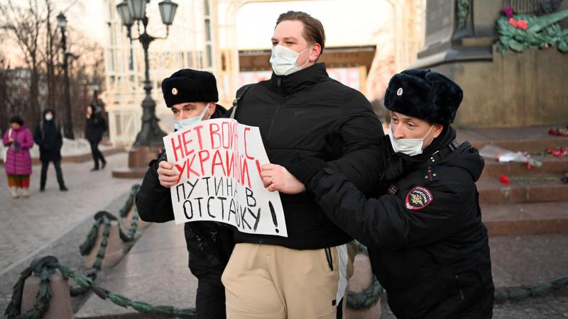 Pret kara protestētāju aresti Krievijā