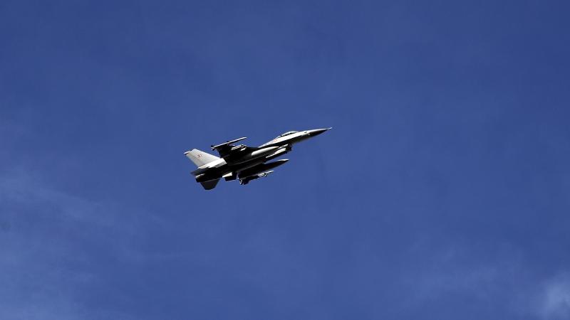 Dānijas iznīcinātājs "F-16"