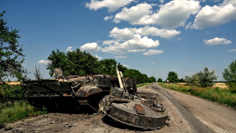 Iznīcināts Krievijas karaspēka tanks