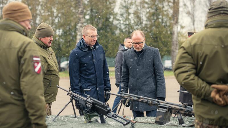 Valsts prezidents un aizsardzības ministrs reģionālajā vizītē apmeklē Rēzekni