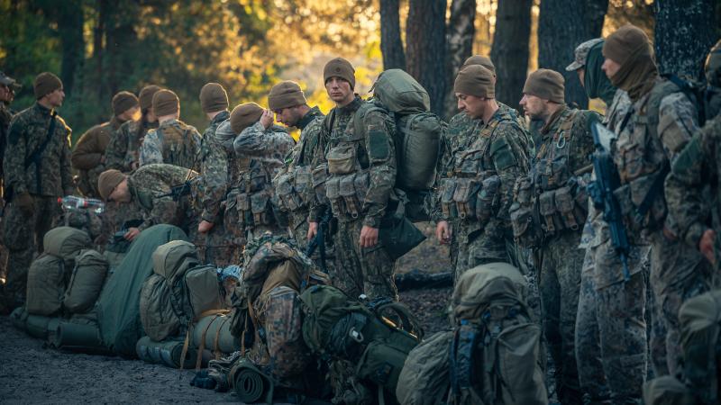 Latvijas Nacionālās aizsardzības akadēmijas kadeti piedalās Kaujas izturības kursā