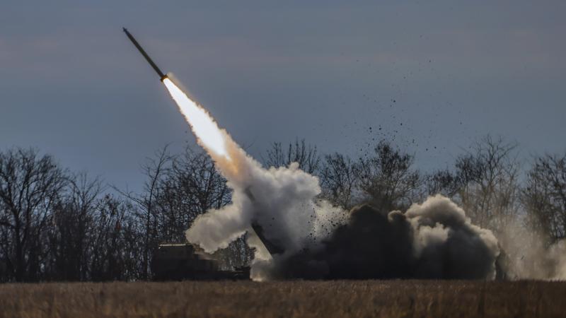 Ukrainas bruņotie spēki veic uzbrukumus krievu okupantu pozīcijām ar ASV piegādātajām raķešu iekārtām "HIMARS"