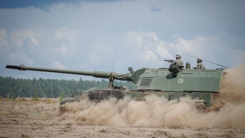 Lietuvas bruņoto spēku haubice "Panzerhaubitze 2000"