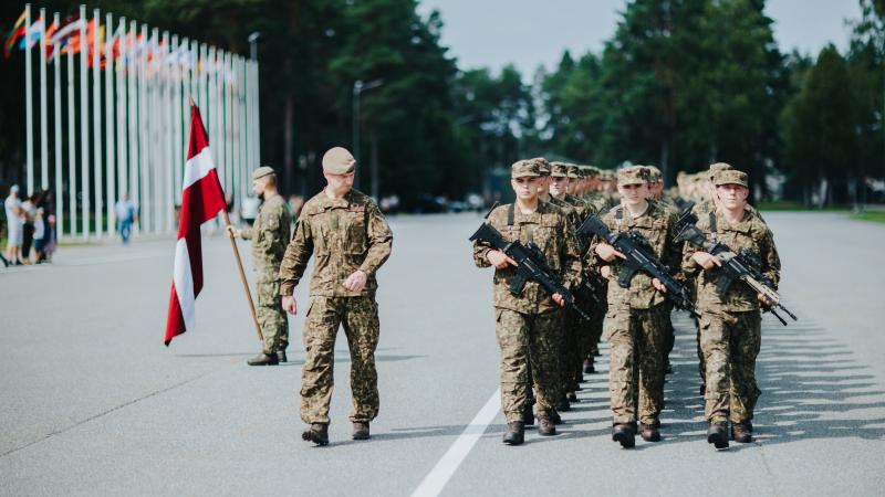 Valsts aizsardzības dienesta karavīri Ādažos